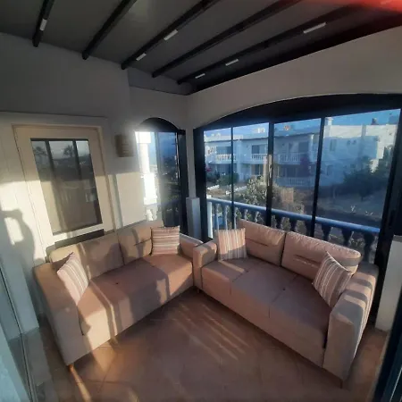 2+1 с видом на море, с большой террасой и бассейном Apartmán